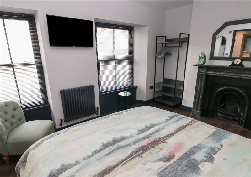 Bedroom (photo 2) at 9 Brython Place, Tenby