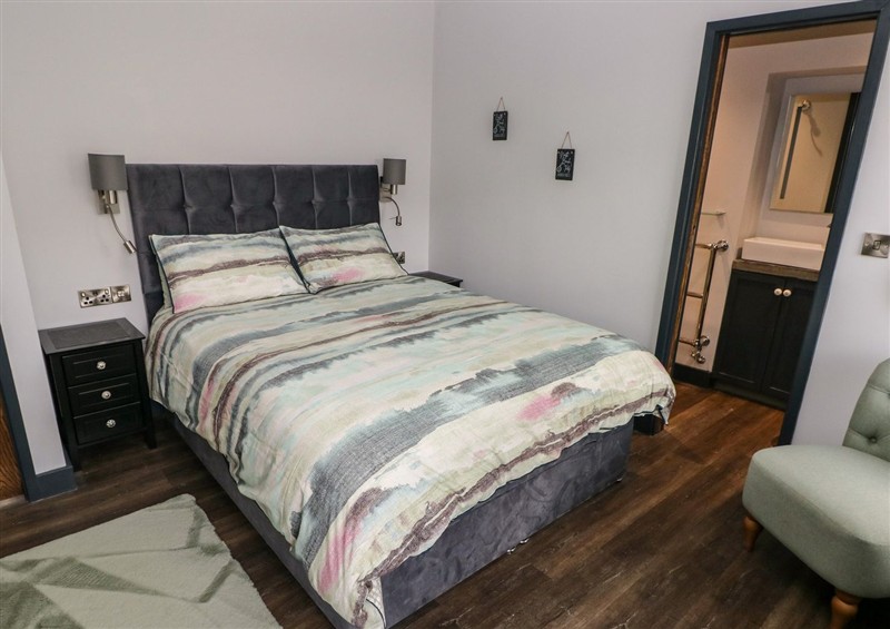 One of the 3 bedrooms (photo 2) at 9 Brython Place, Tenby