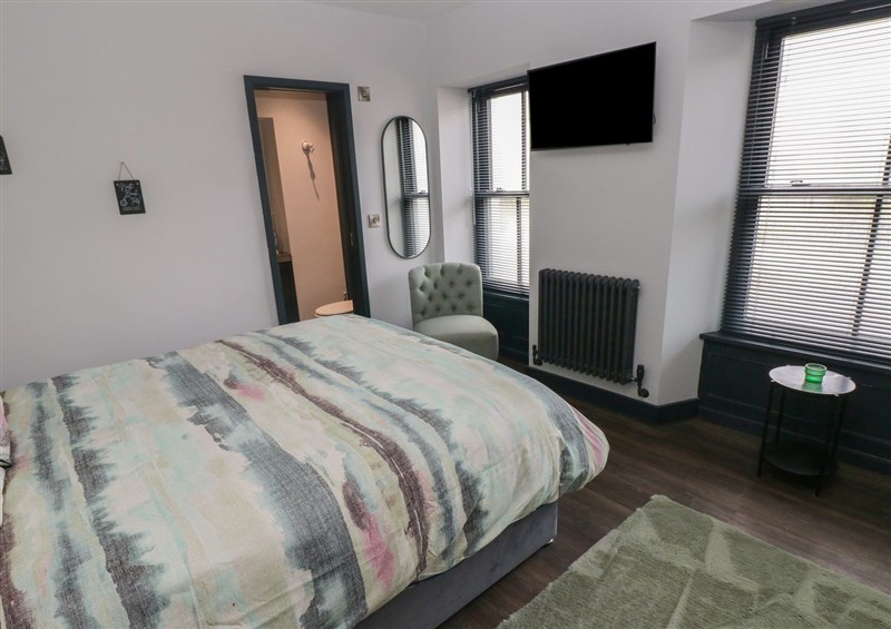 One of the 3 bedrooms (photo 3) at 9 Brython Place, Tenby