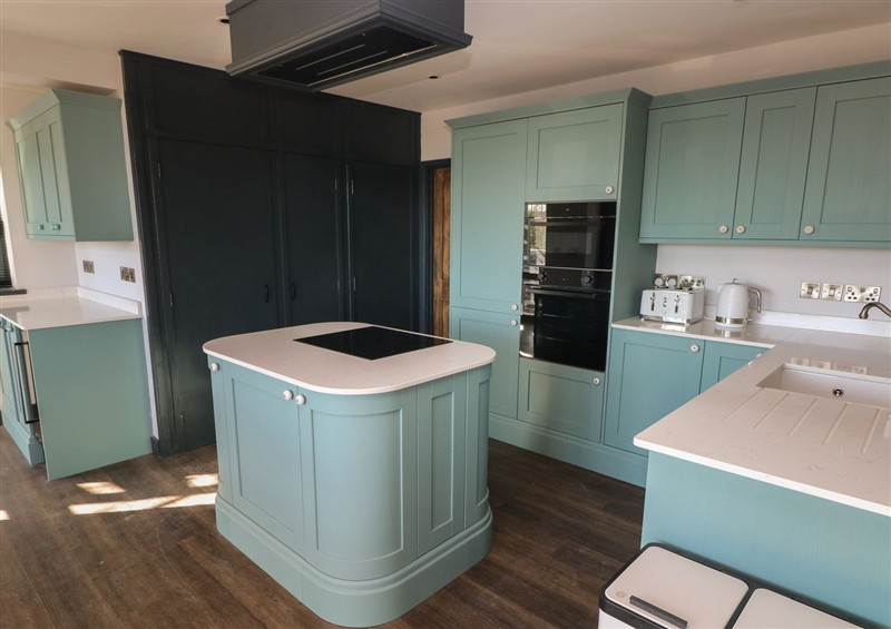 The kitchen at 9 Brython Place, Tenby
