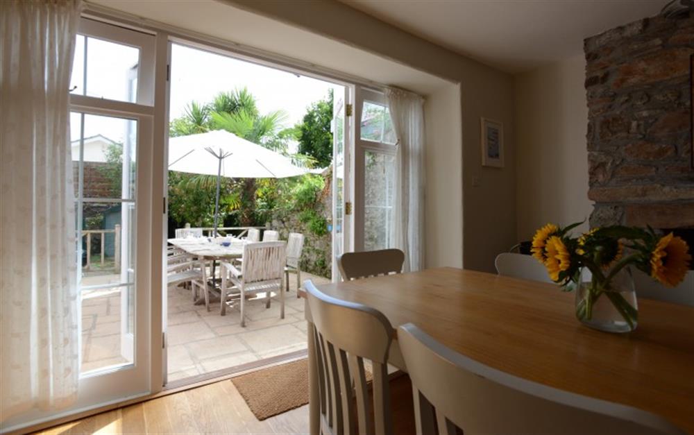 Dining area and patio garden at 9 Courtenay Street in Salcombe