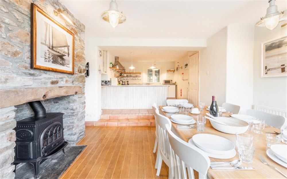 The kitchen/diner at 9 Courtenay Street in Salcombe