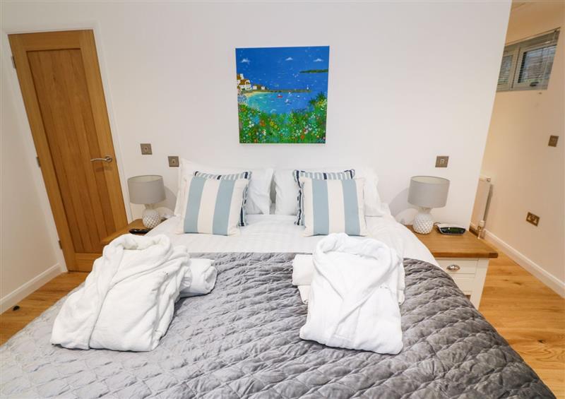 One of the 2 bedrooms at 9 Faraway Fields, Dobwalls