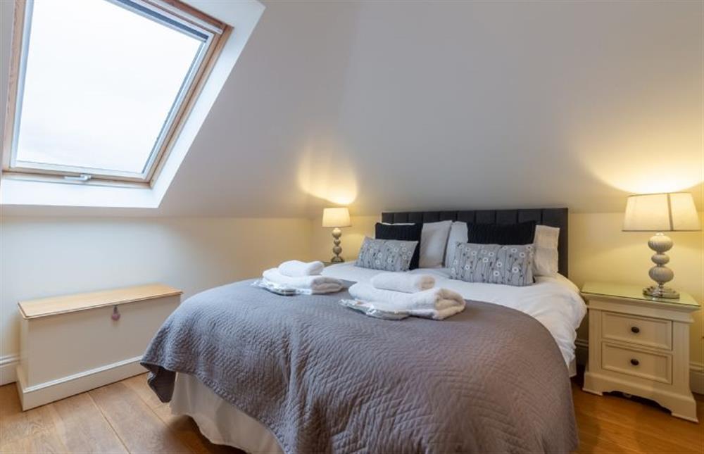 5’ King-size bed at 9 Fernhill Penthouse, Carbis Bay