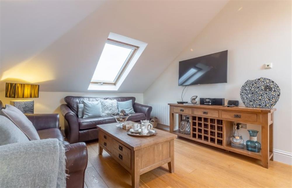 9 Fernhill Penthouse, Carbis Bay. Open-plan sitting room with two leather sofas, coffee table and smart television