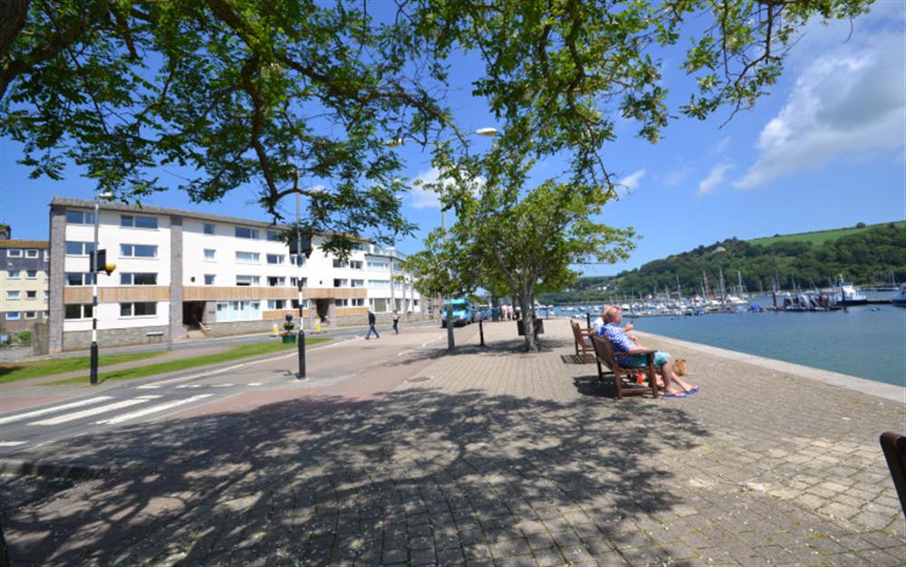 The Mayflower Court building located right on the Dartmouth promenade, perfectly positioned to enjoy the views of the River Dart. - please note since this photo was taken there is a new contemporary communal entrance door and the wooden panelling is now g