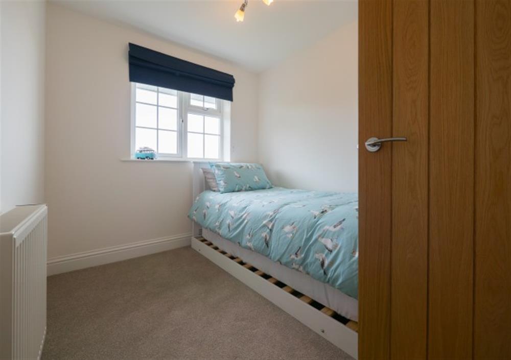 Single bedroom with truckle bed. at 9 Mount Pleasant in Kingsbridge