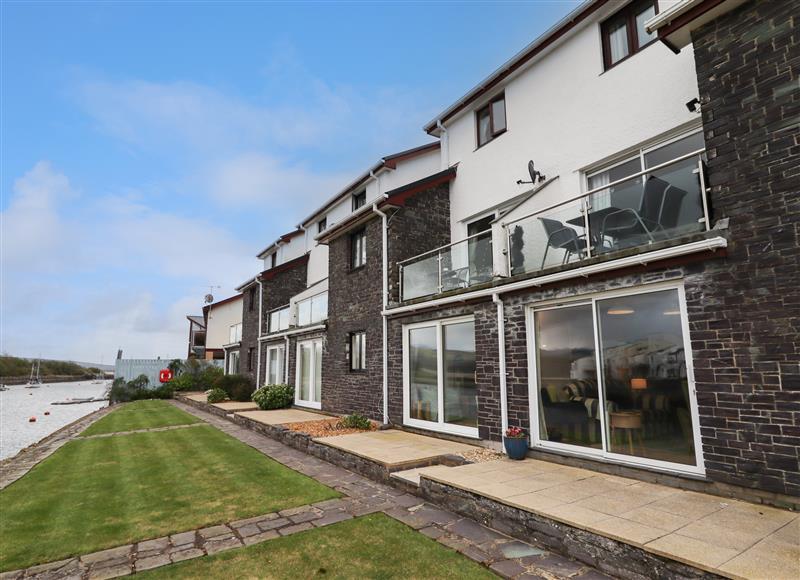 This is the setting of 9 Oakley Wharf at 9 Oakley Wharf, Porthmadog