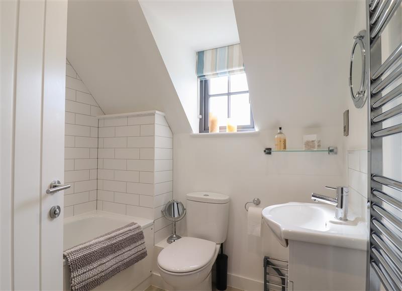 The bathroom (photo 2) at 9 Oaks Court, Thorpeness near Aldeburgh