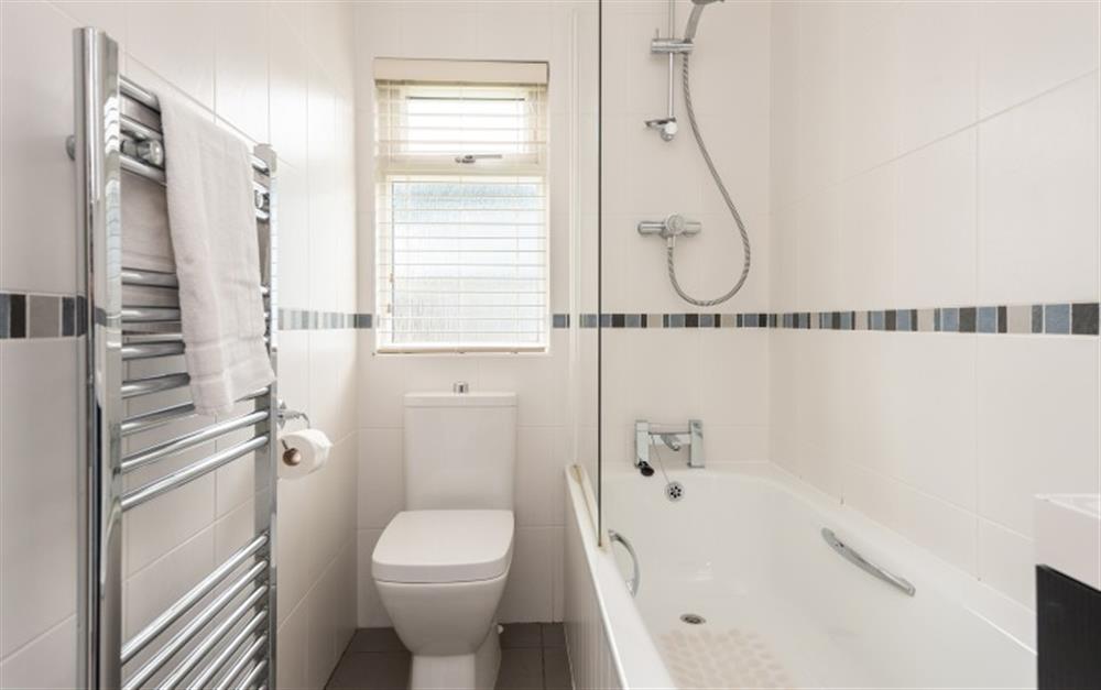 The family bathroom  with overhead shower. at 9 Salcombe Retreat in Soar