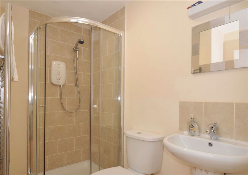 The bathroom at 9 Slipway Cottages, Rock