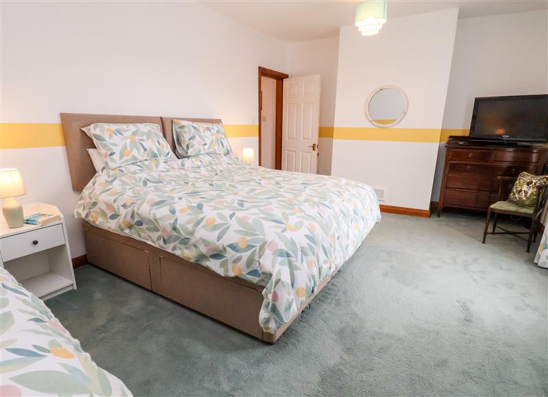 One of the 2 bedrooms at 91 Main Street, Frodsham