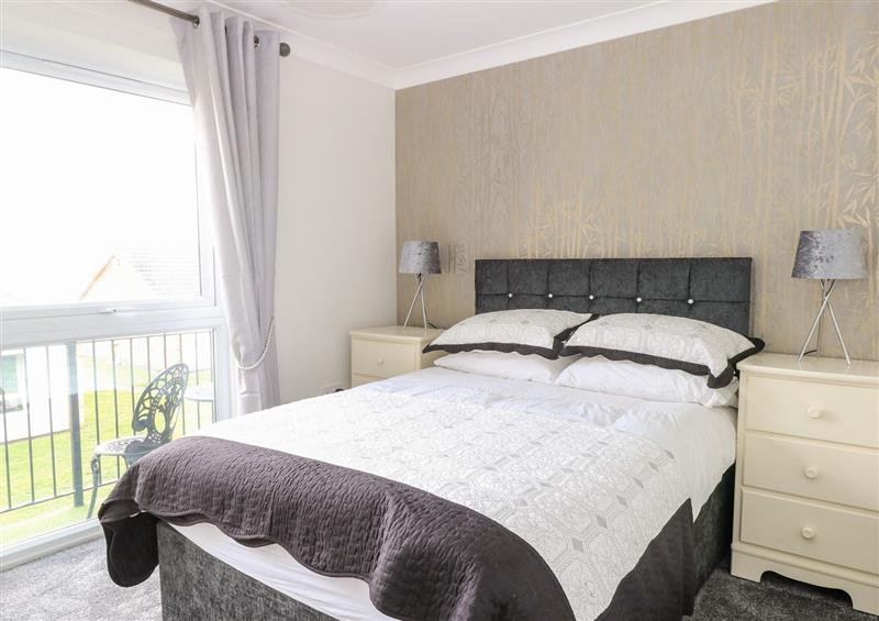 This is a bedroom (photo 3) at 91 Waterside Park, Lowestoft