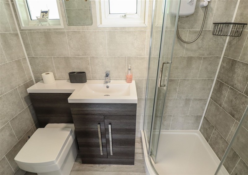 The bathroom at 99 Cherry Park, Chapel St Leonards