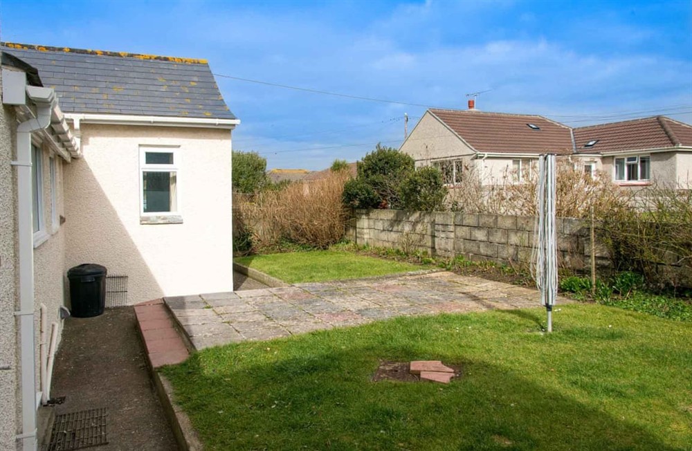 Garden and grounds at Aalsmeer in Widemouth Bay, Cornwall