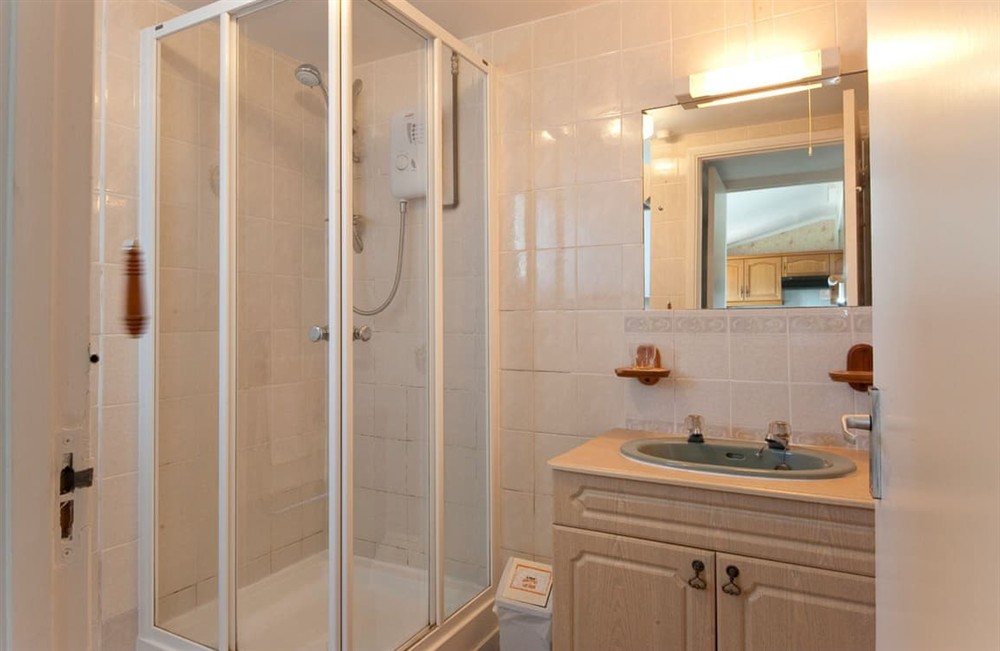 Shower room at Aalsmeer in Widemouth Bay, Cornwall