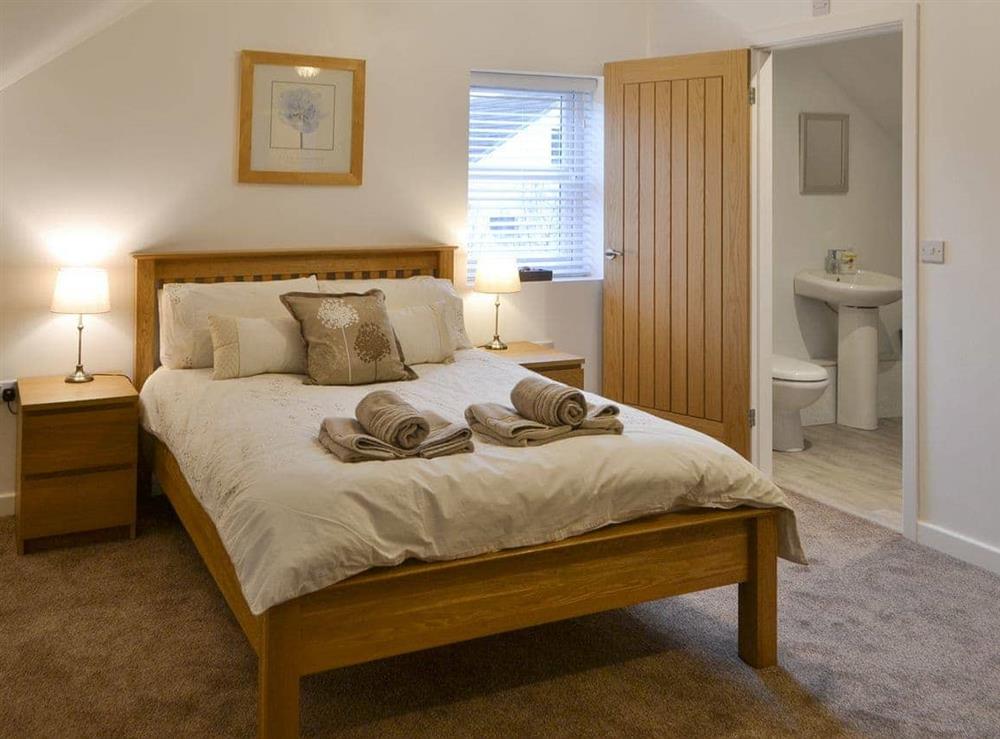 Attractive en-suite double bedroom with additional single bed at Abbey Cottage in Longhirst, near Morpeth, Northumberland