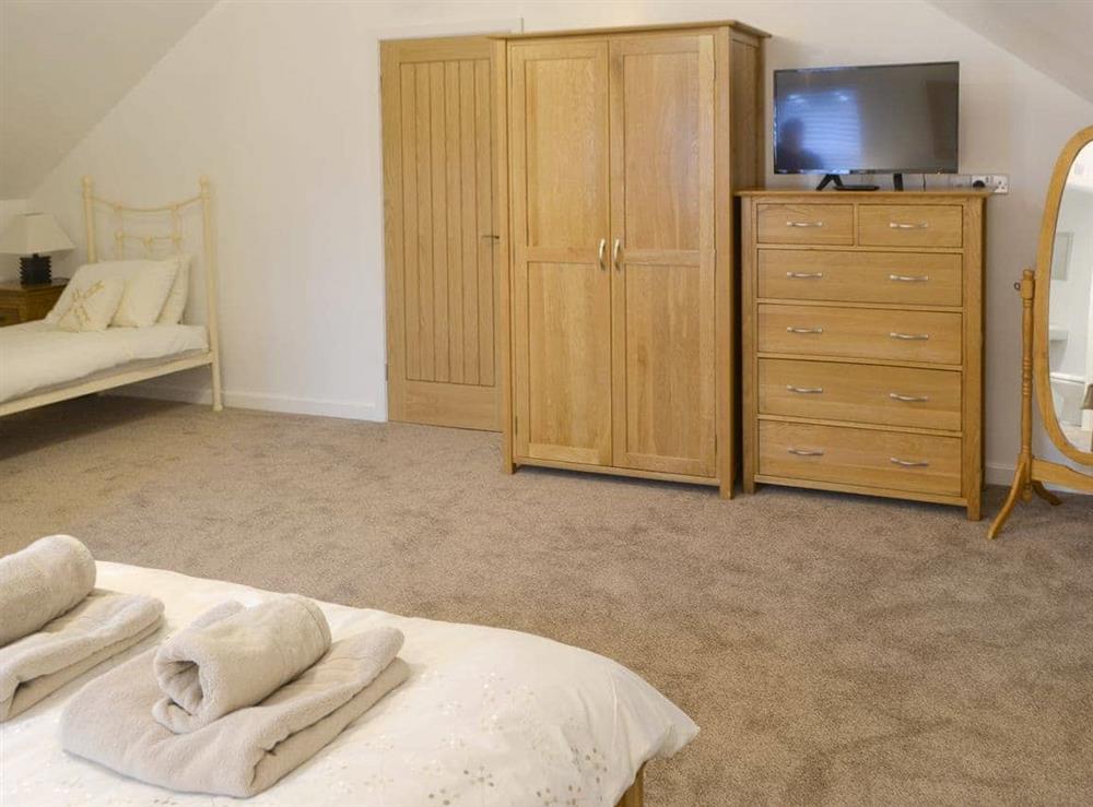 Comfortable en-suite double bedroom with additional single bed at Abbey Cottage in Longhirst, near Morpeth, Northumberland