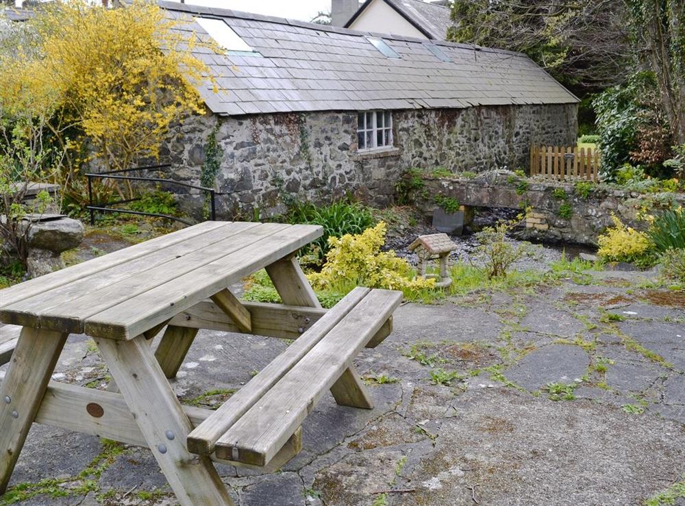 Sitting-out-area at Abbey End in Llanrwst, Gwynedd