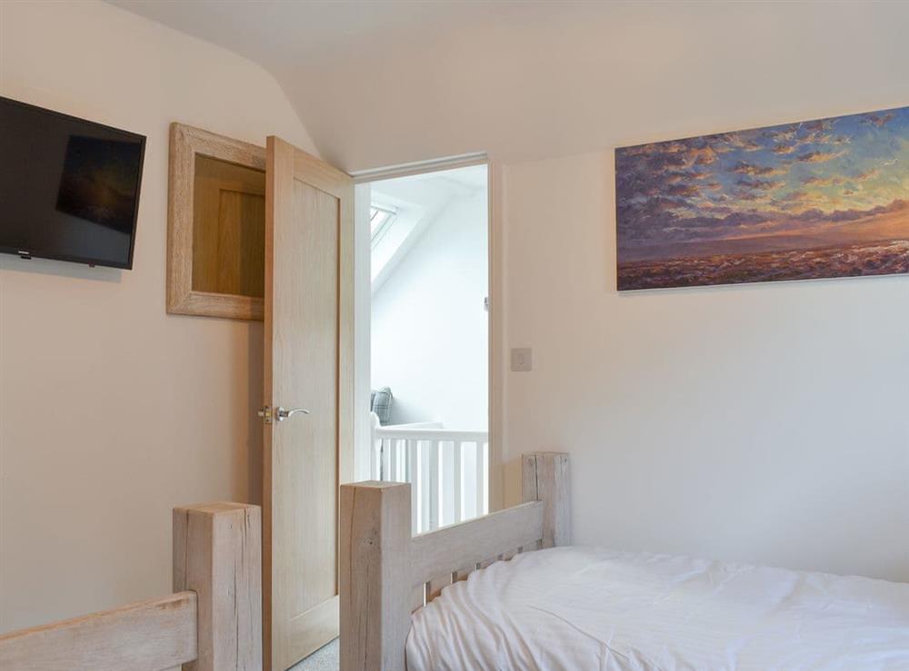 Light and airy twin bedroom at Abbey View in Whitby, Yorkshire, North Yorkshire