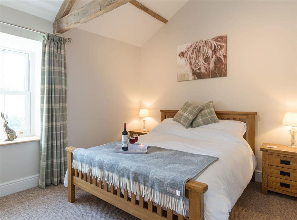 Peaceful en-suite double bedroom at Abrahams Cottage in Langthwaite, near Leyburn, North Yorkshire