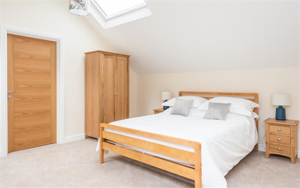Bedroom 3 with 5ft king size bed at Acacia House in Cornworthy