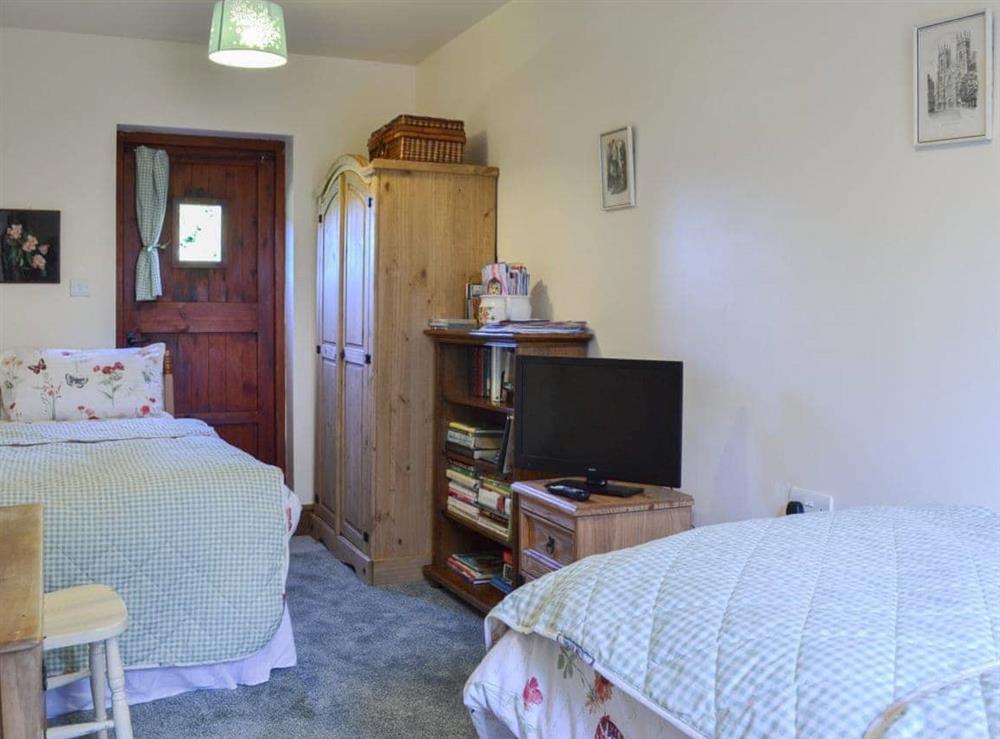 Charming and comfortable twin bedded room at Acorn Barn in Laytham, near York, North Yorkshire