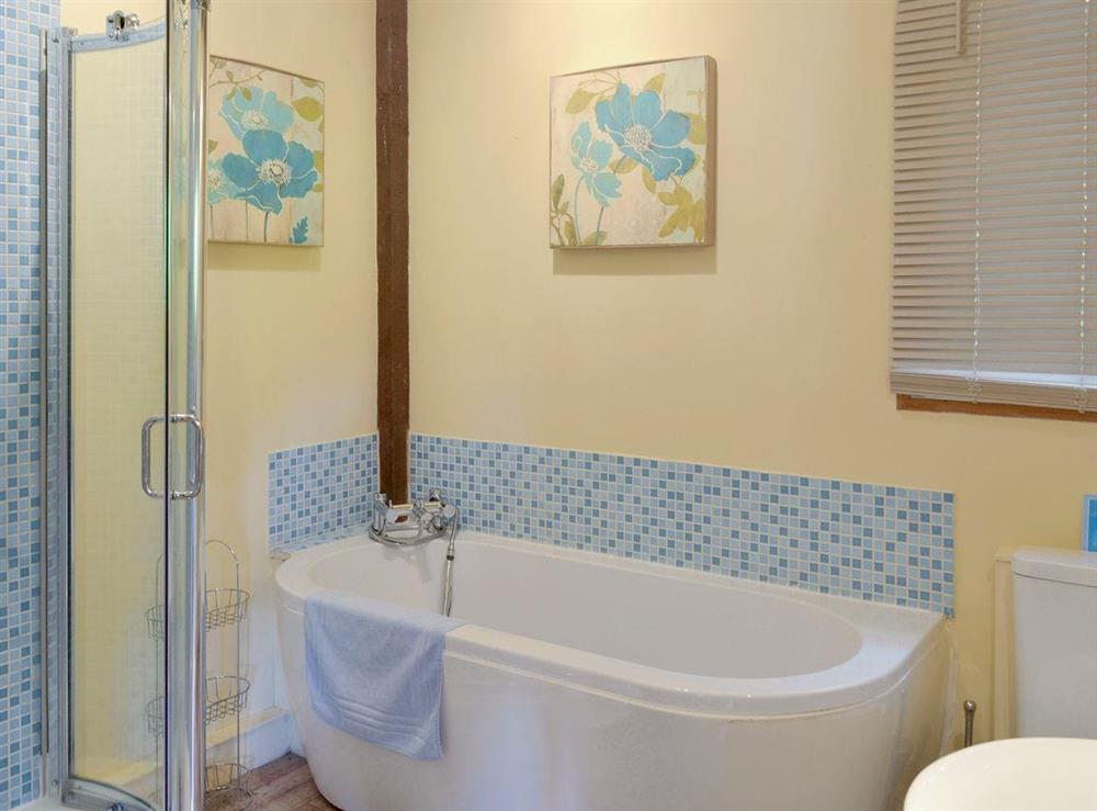 Family bathroom with separate shower cubicle at Acorn Cottage in Bovey Tracey, Devon., Great Britain