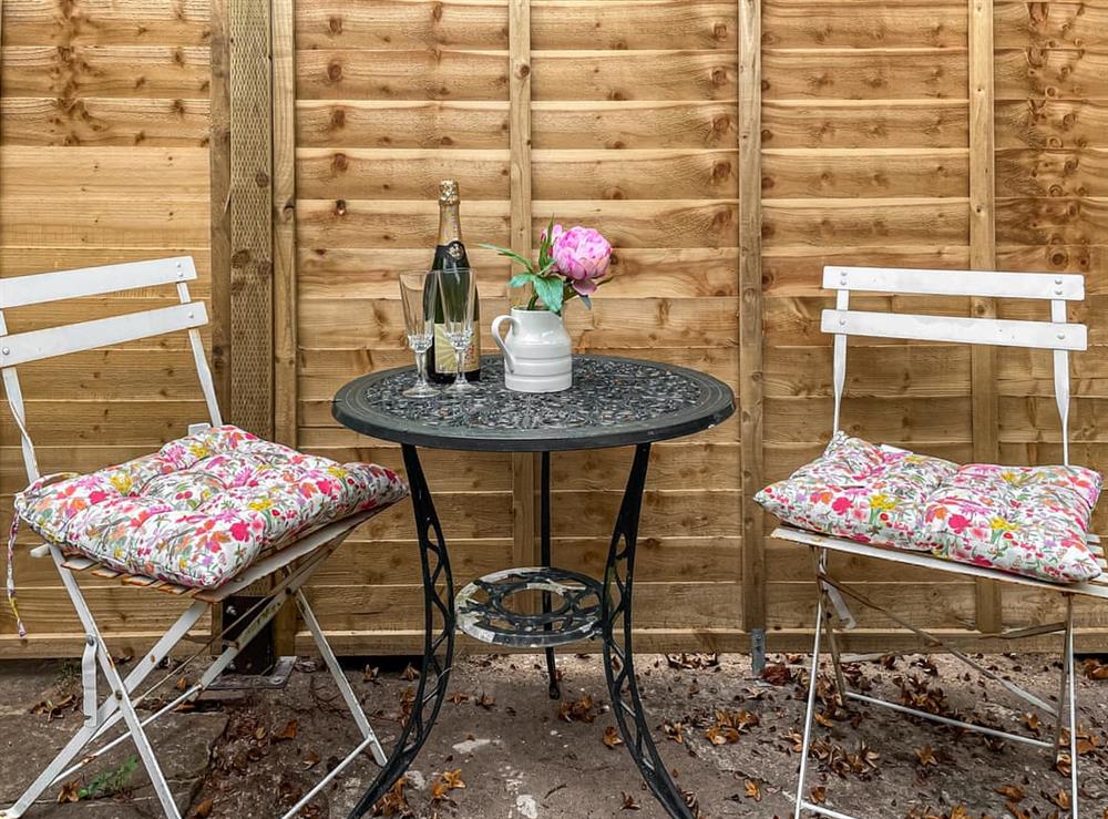 Sitting-out-area at Acorn Cottage in Bromsash, near Ross-on-Wye, Herefordshire