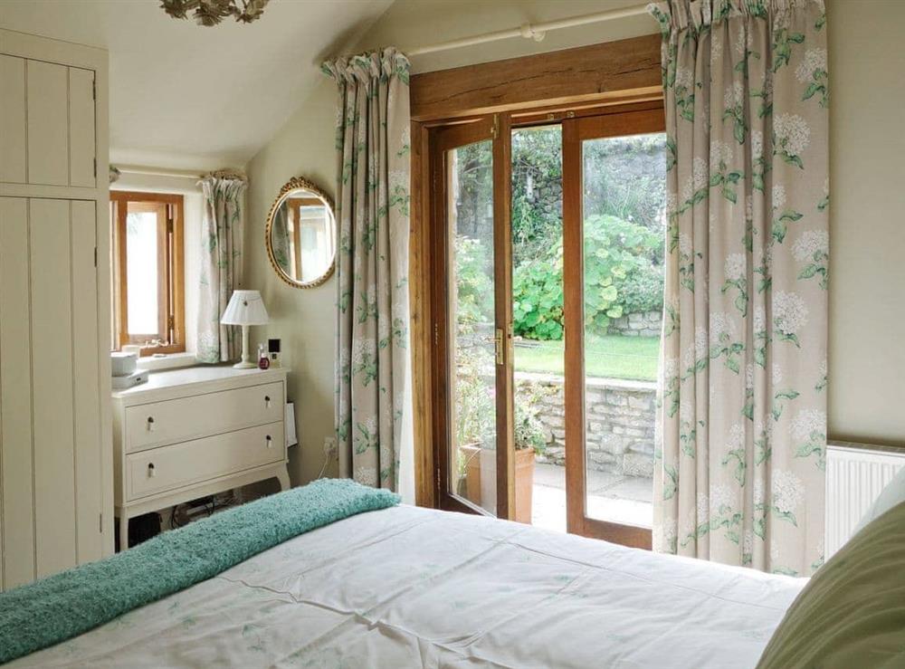 Double bedroom with en-suite at Acorn Cottage in Buxton, Derbyshire