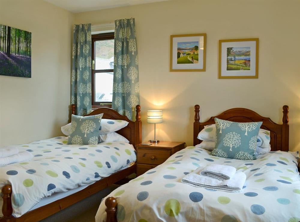 Comfortable twin bedroom at Acorn Cottage in Keswick, Cumbria