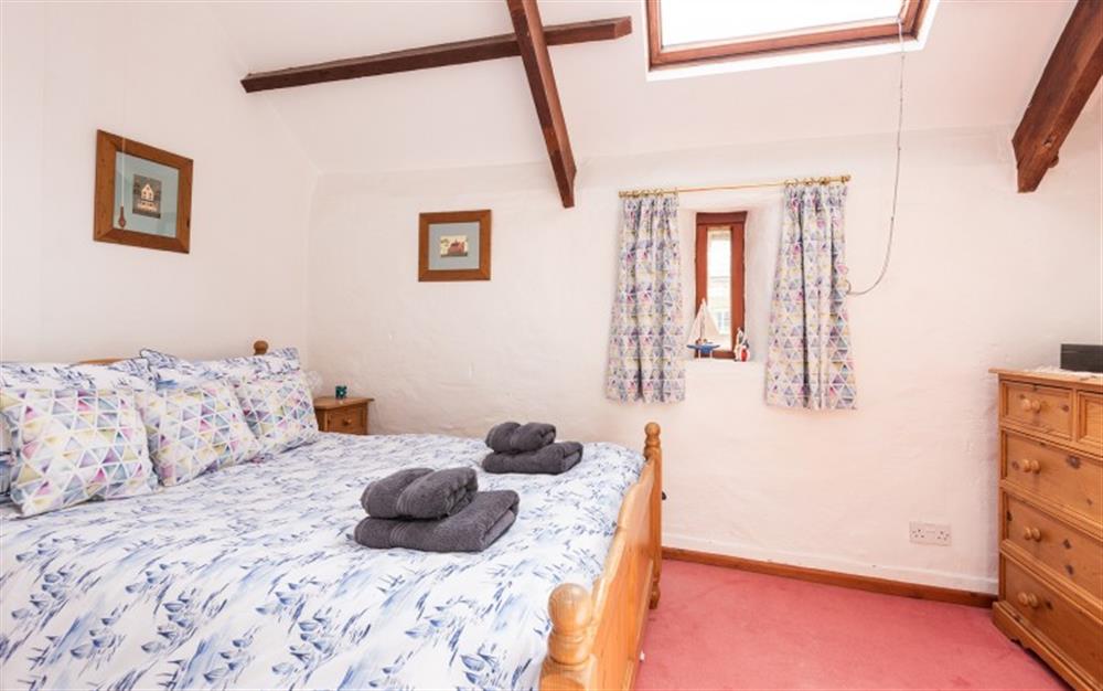 The comfortable double bedroom. at Acorn Cottage in Slapton