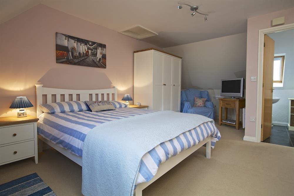 En suite master bedroom with King size bed (photo 2) at Aft Cottage in , Kingswear