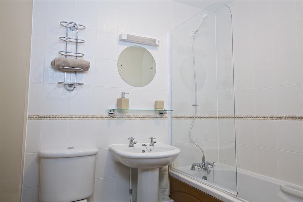 Family bathroom at Aft Cottage in , Kingswear