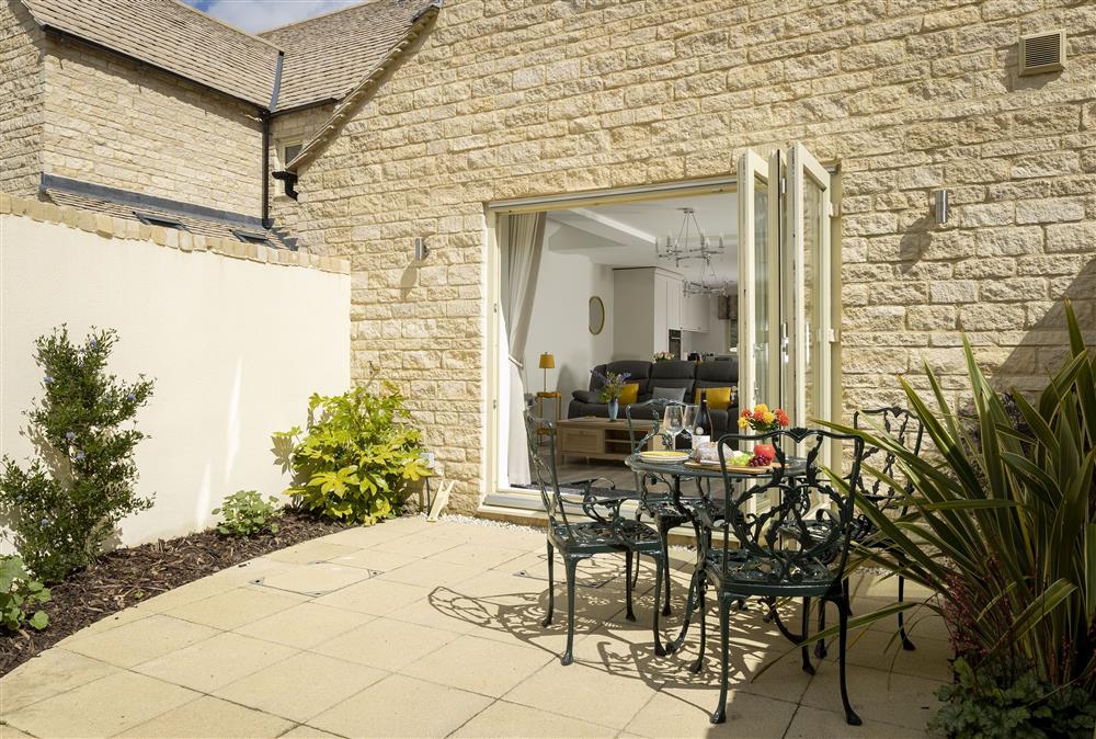 The perfect spot to enjoy alfresco dining at Agatha Bear Cottage, Stow-on-the-Wold