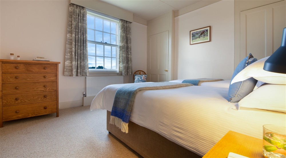 The second twin bedroom at Agent's House in Poole, Dorset