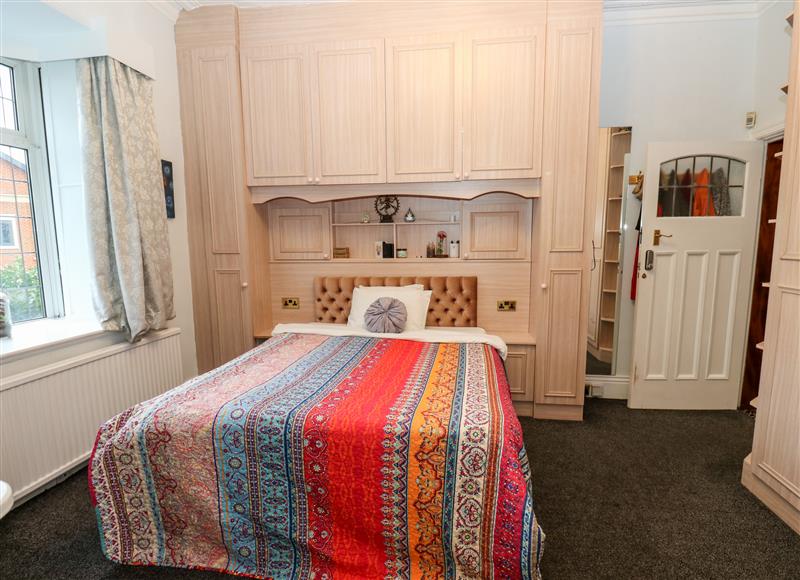 A bedroom in Akila (photo 3) at Akila, Grasscroft near Greenfield