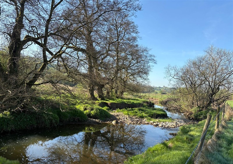 The setting around Alder Barn
