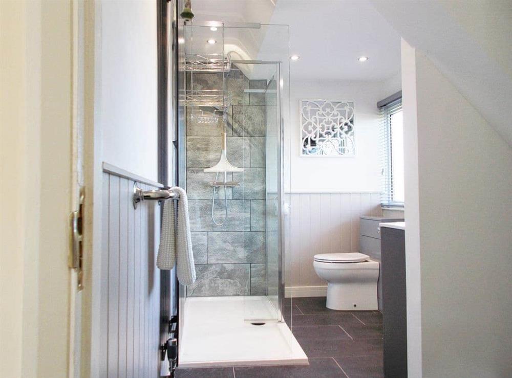 En-suite (photo 3) at Alderley House in Bourton-on-the-Water, Gloucestershire