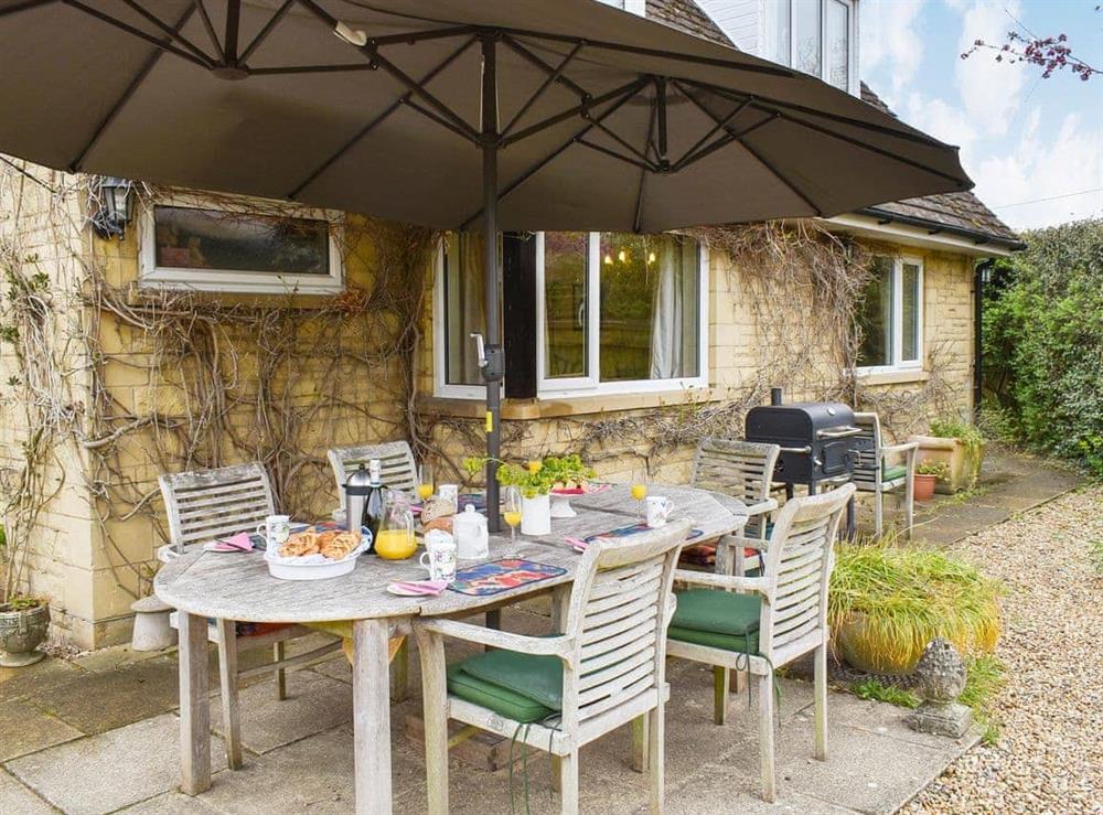 Sitting-out-area at Alderley House in Bourton-on-the-Water, Gloucestershire
