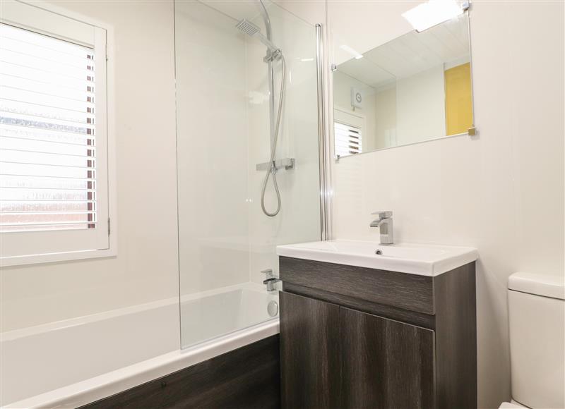 The bathroom at Alfresco Lodge, Troutbeck Bridge