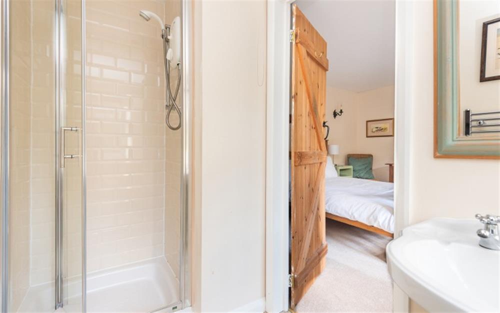 En suite to the master at Alice Cottage in Bowden