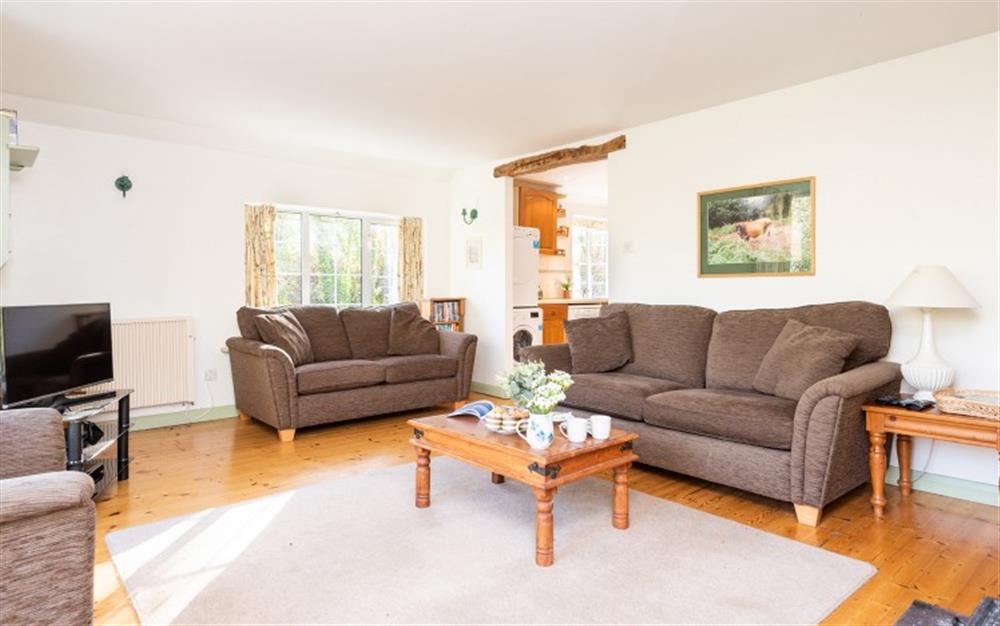 Spacious lounge  at Alice Cottage in Bowden