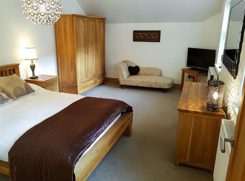 Relaxing double bedroom with en-suite at Alices Place in Whitby, North Yorkshire