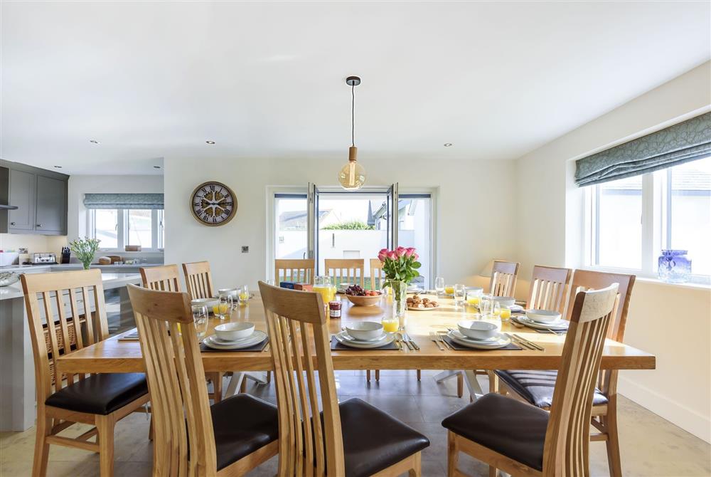 All Views, Dorset: Space for all the family to dine in comfort at All Views, Bridport