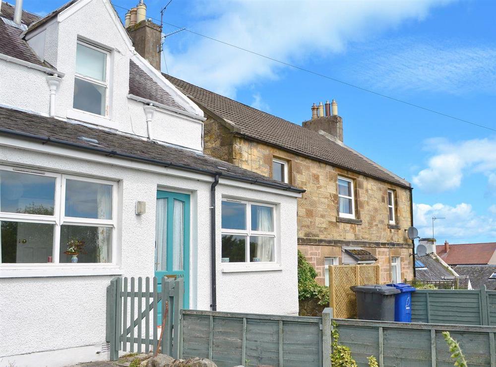 Compact semi-detached holiday cottage at Allanbank in Penicuik, near Edinburgh, Midlothian