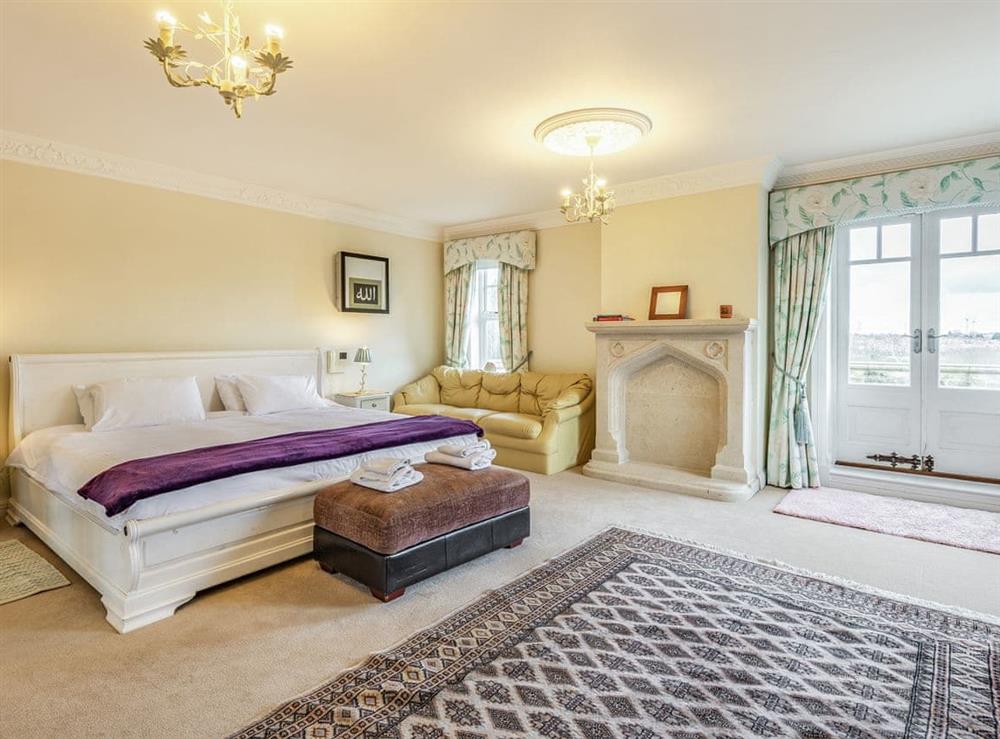 Master bedroom (photo 2) at Allerton House in Isham, Northamptonshire