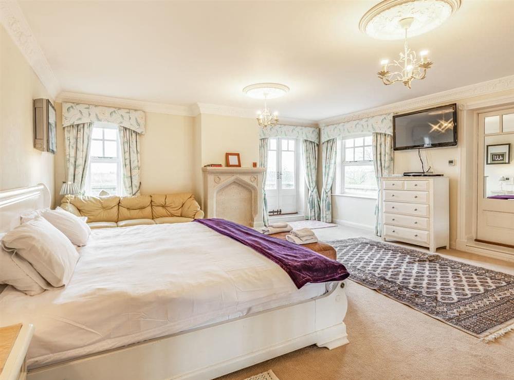 Master bedroom (photo 3) at Allerton House in Isham, Northamptonshire