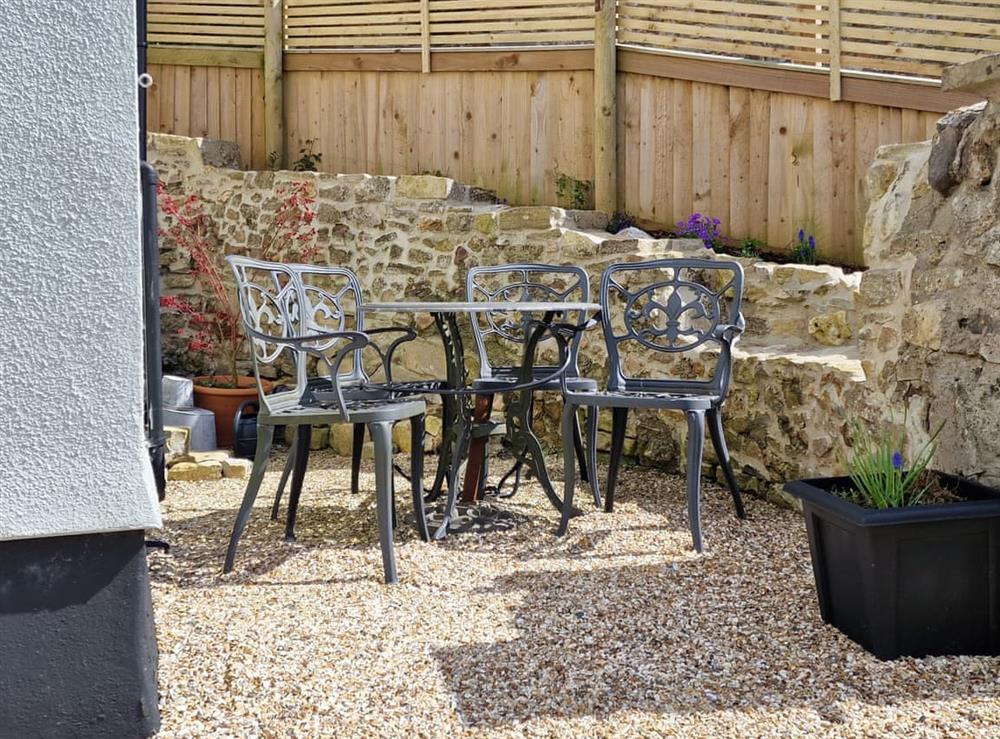 Sitting-out-area at Alma Cottage in Axminster, Devon
