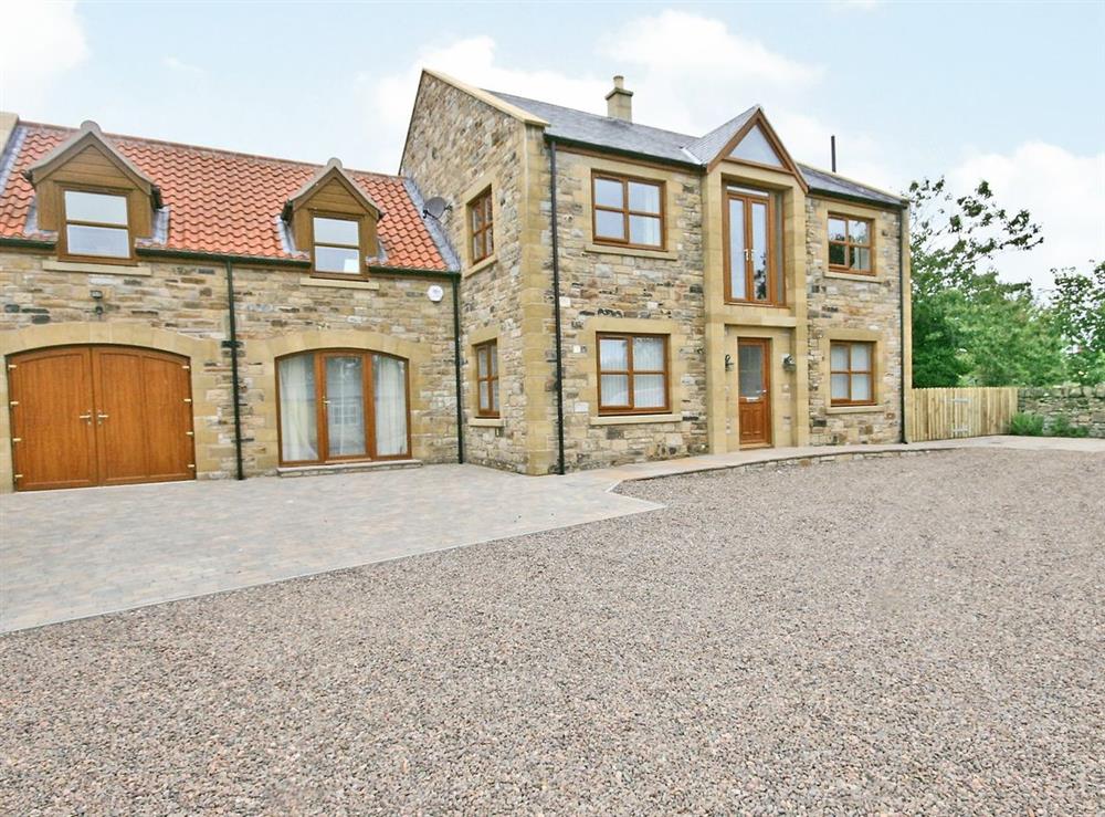 Alma House in Seahouses, Northumberland sleeps 13